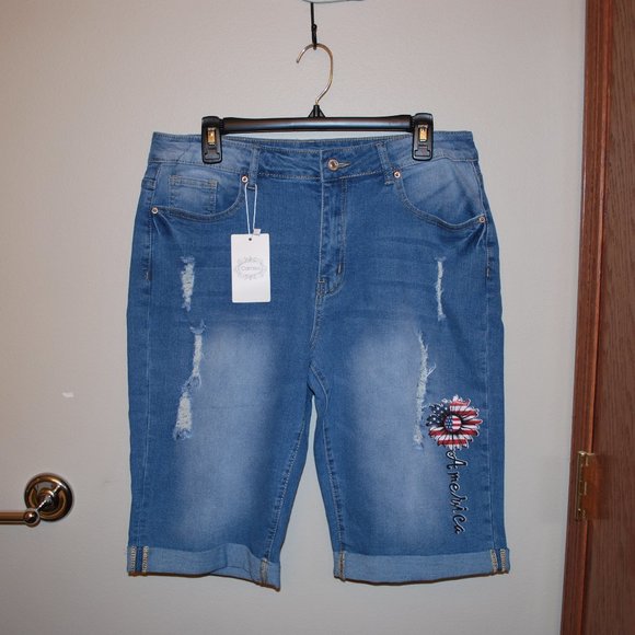 Camisa Pants - Camisa  Blue Faded Denim Bermuda Shorts - Women  SIZE XL NWT
